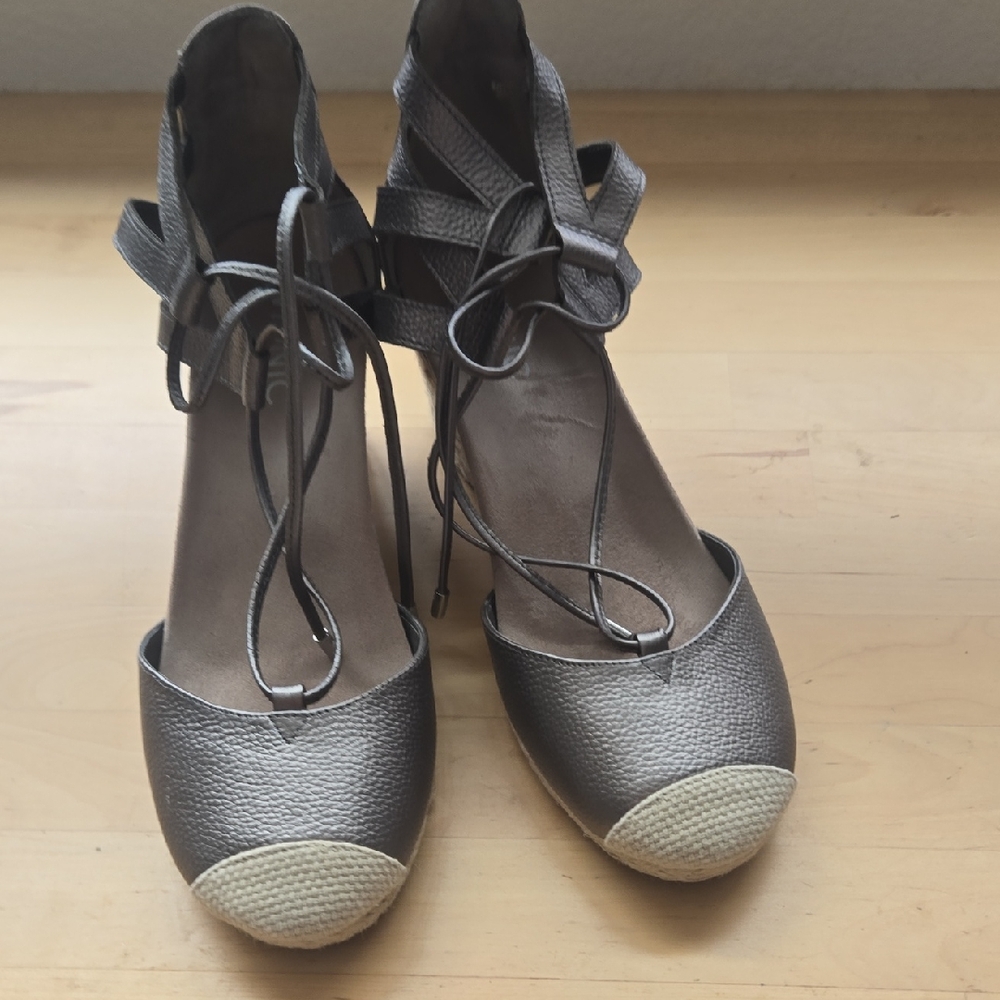 Vionic Espadrilles Gray and Cream Timeless Style